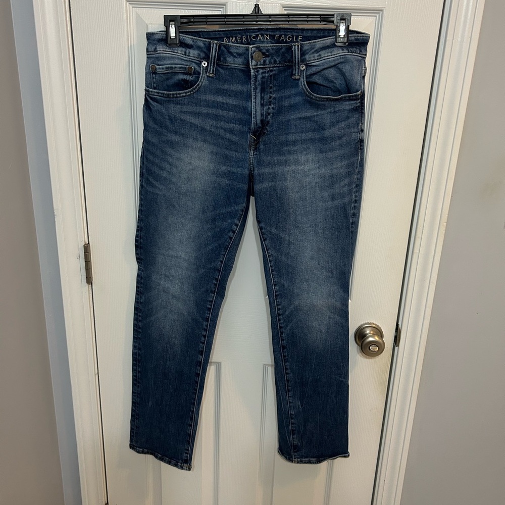 American Eagle Outfitters Classic Blue Jeans. Size 33x30